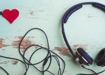 headphones symbol Valentine red heart