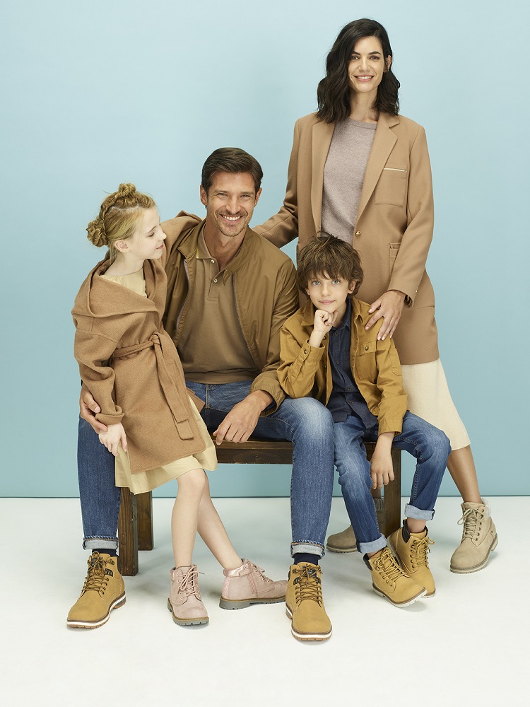 Familia con botas de montaña