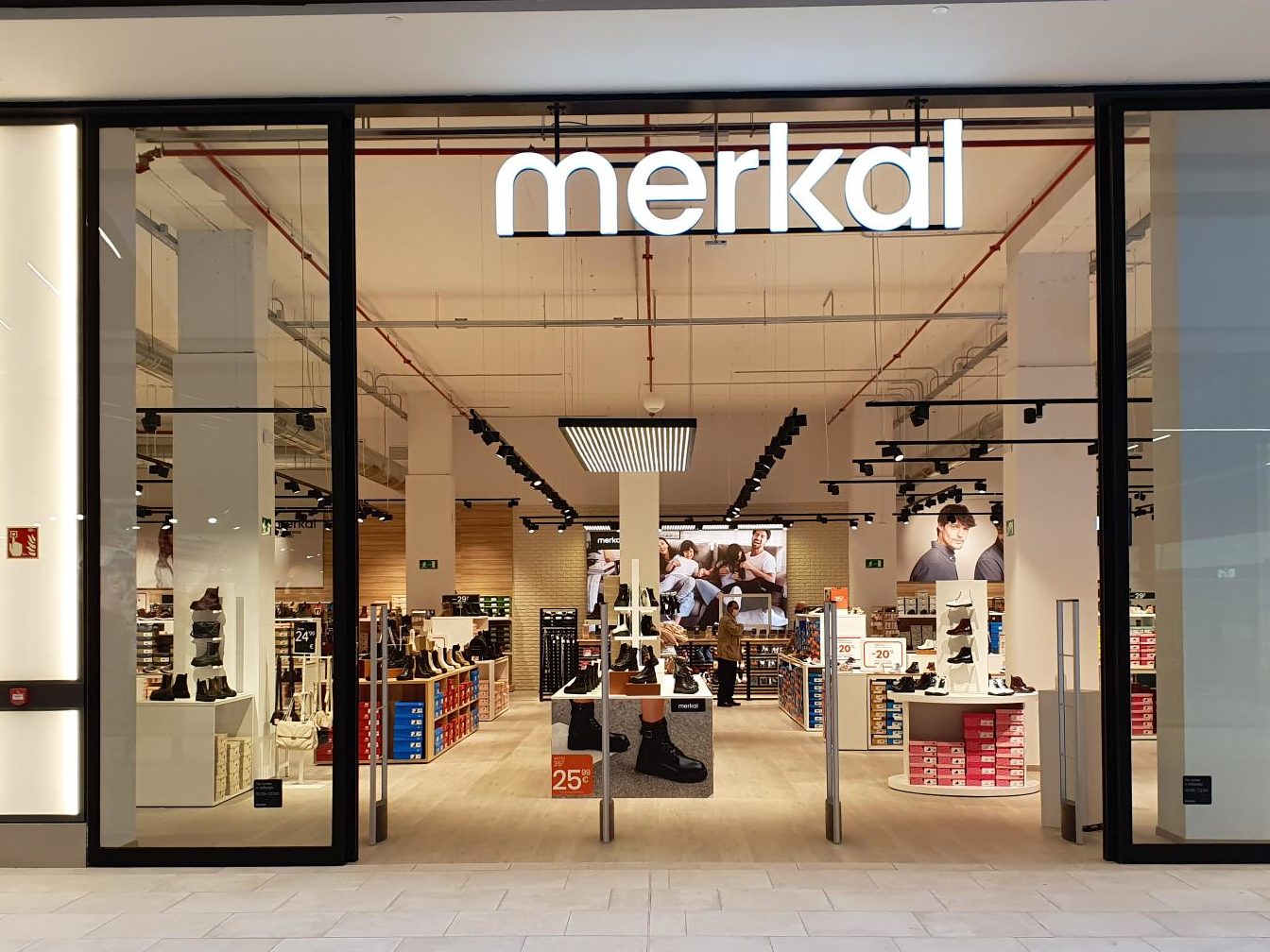 Preocupado Valiente entrada Merkal abre su nueva tienda en el Centro Comercial Vialia - Magazine Merkal
