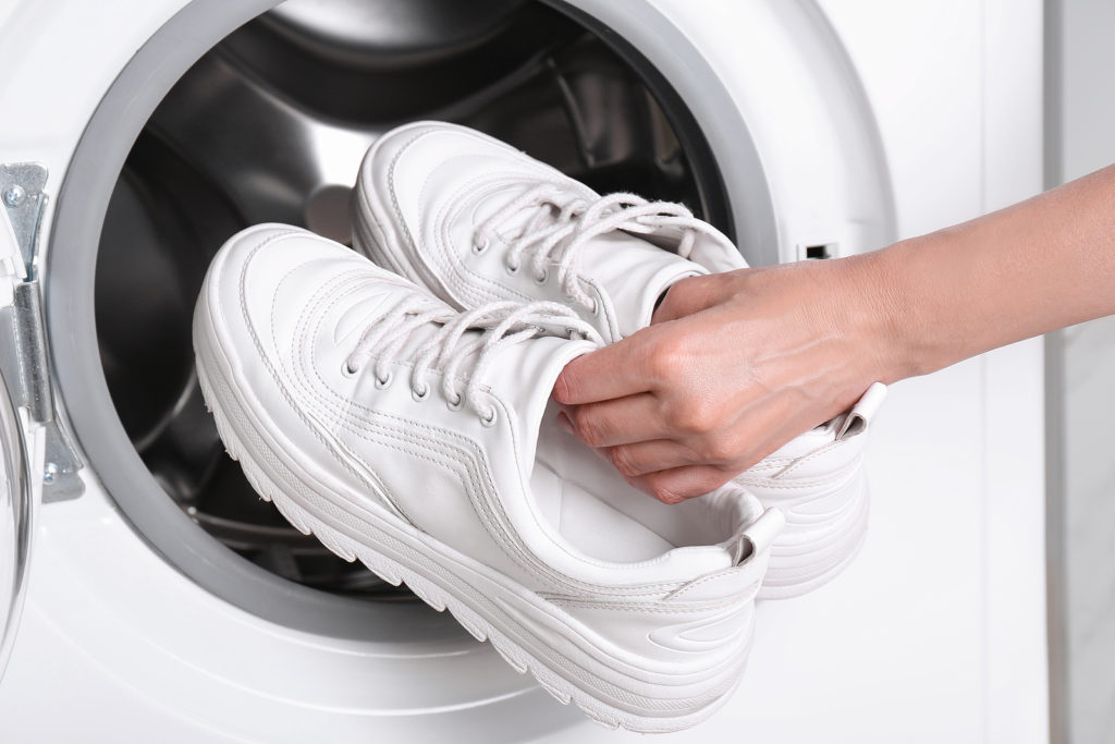 Limpiar zapatillas en la lavadora