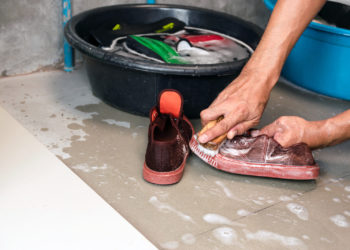 Limpiar zapatos de ante